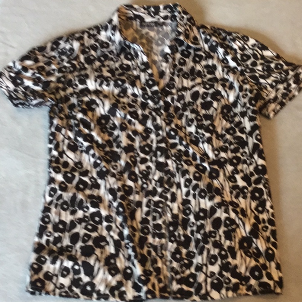 Women’s APT.9 short sleeved blouse size S